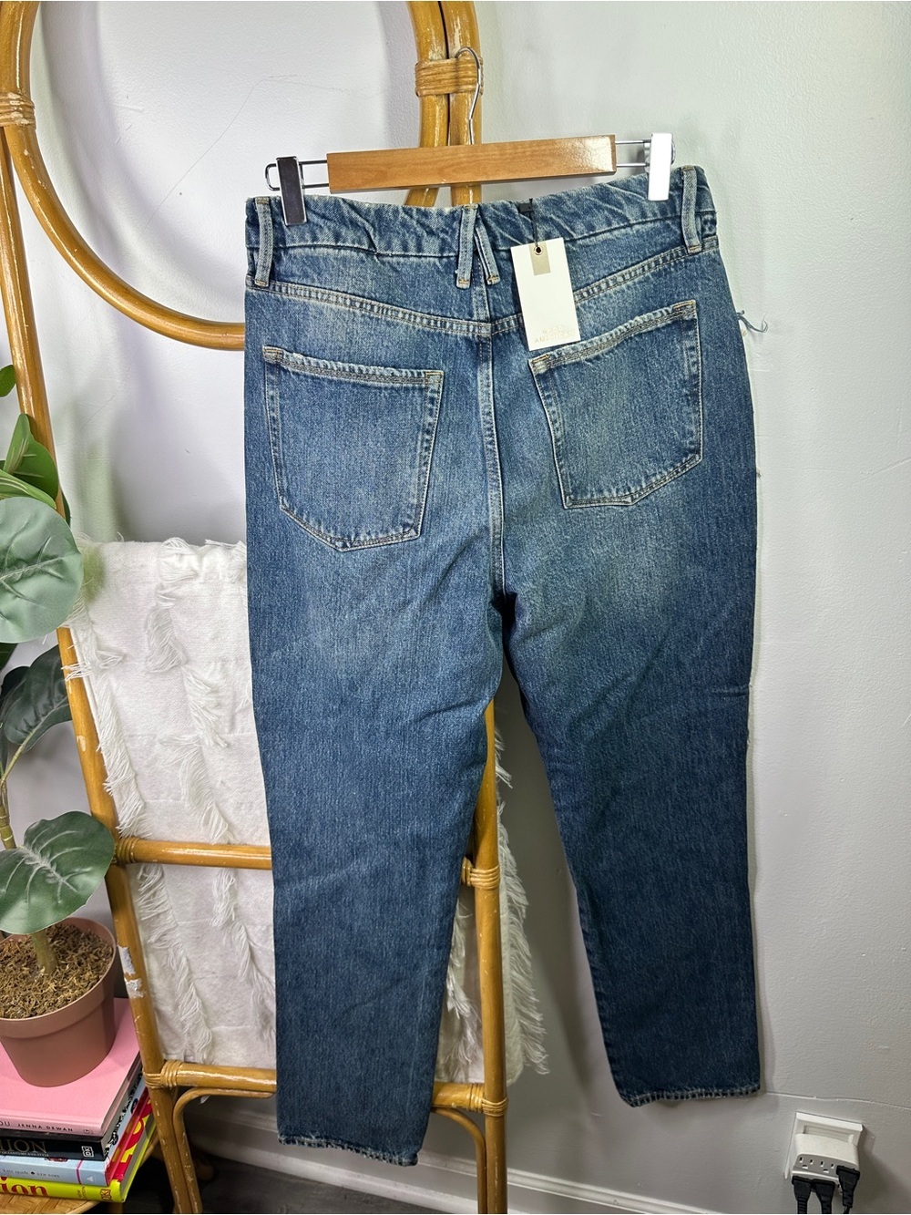 NWT Good American Good Boy Side Frayed Straight Leg Pants sz 8 - Picture 2 of 5